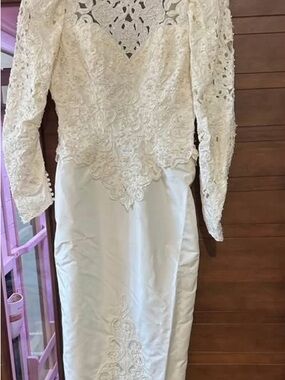 Lace Appliqué Long Sleeve Bridal Dress in White